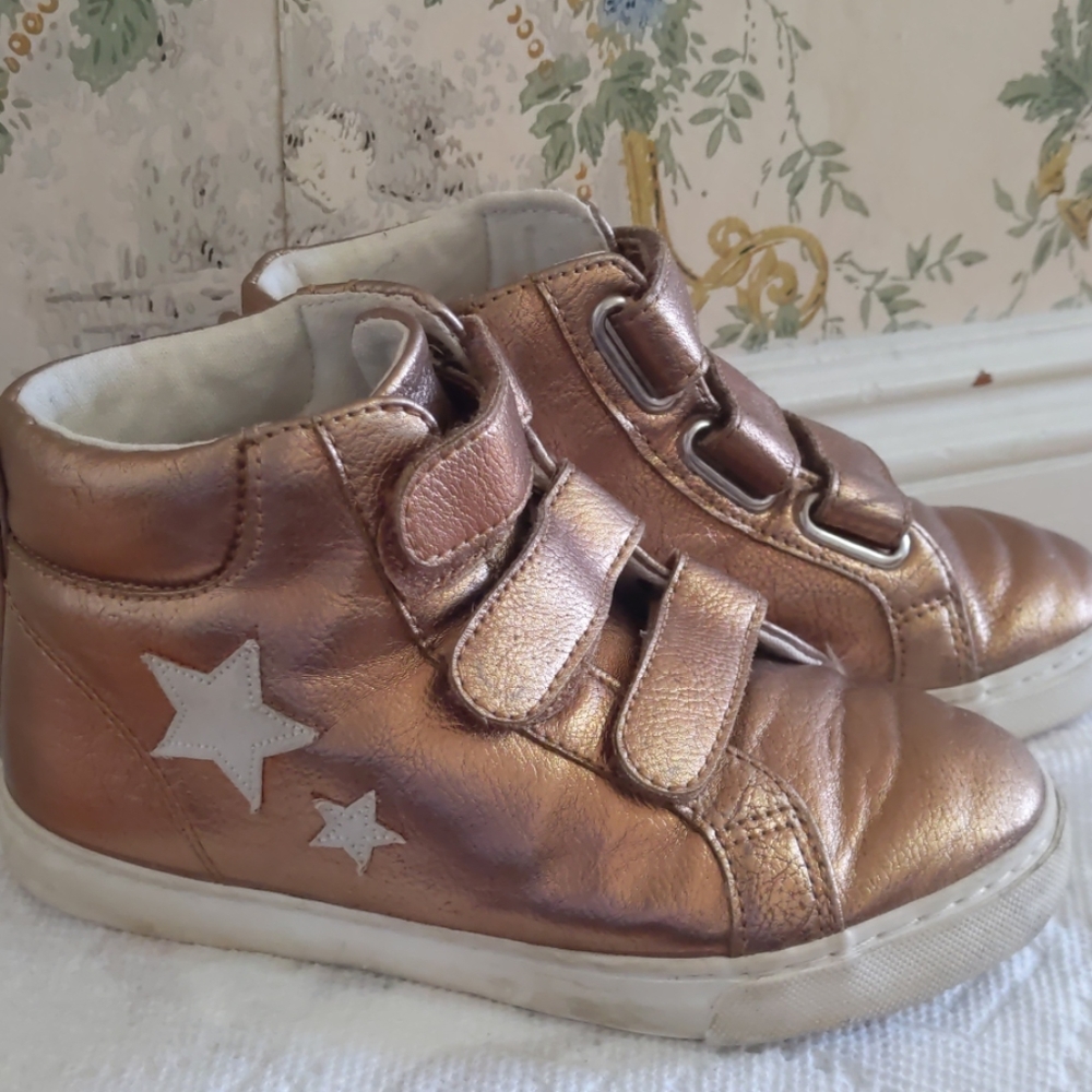 High top metallic sneakers in Bronze color